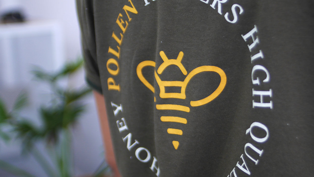  Pollen keepers logo print on T-shirt